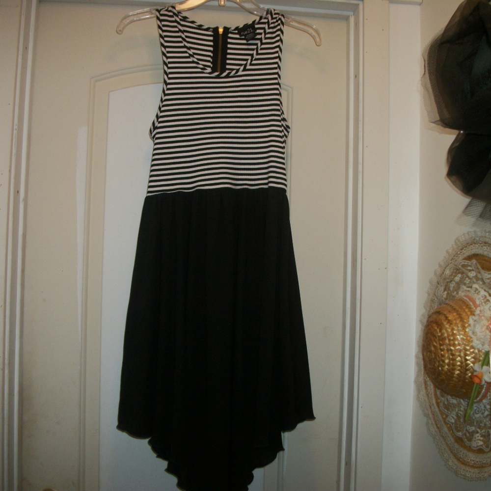 FRENCH STRIPES ON THE BOARDWALK DRESS RUE 21 L